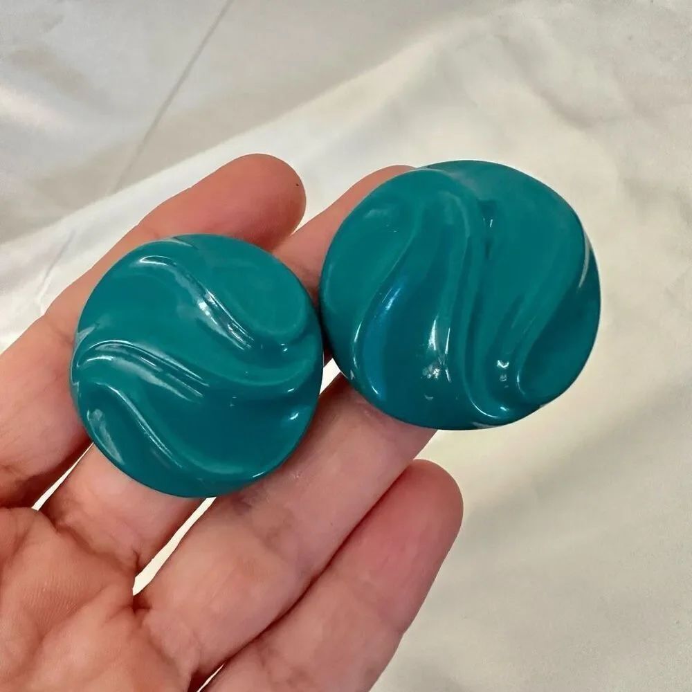 Green vintage circle clip on earrings